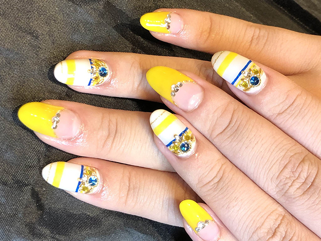 イエロー×ネイビーでスポーティーなボーダーネイル☆