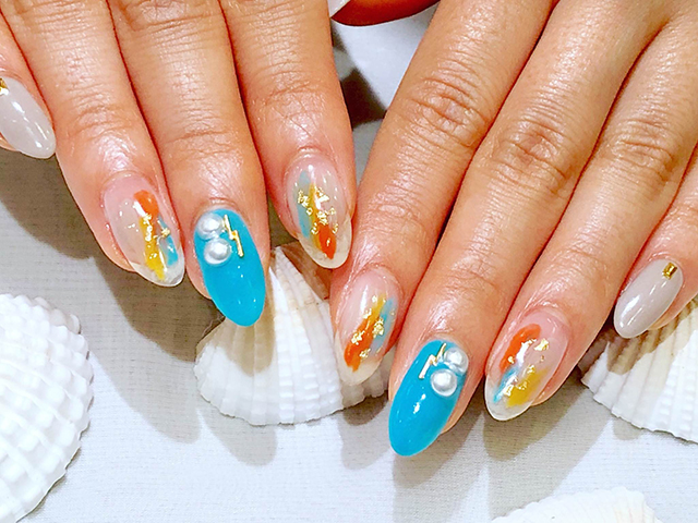 夏を盛り上げるターコイズカラーで元気が出る指先☆